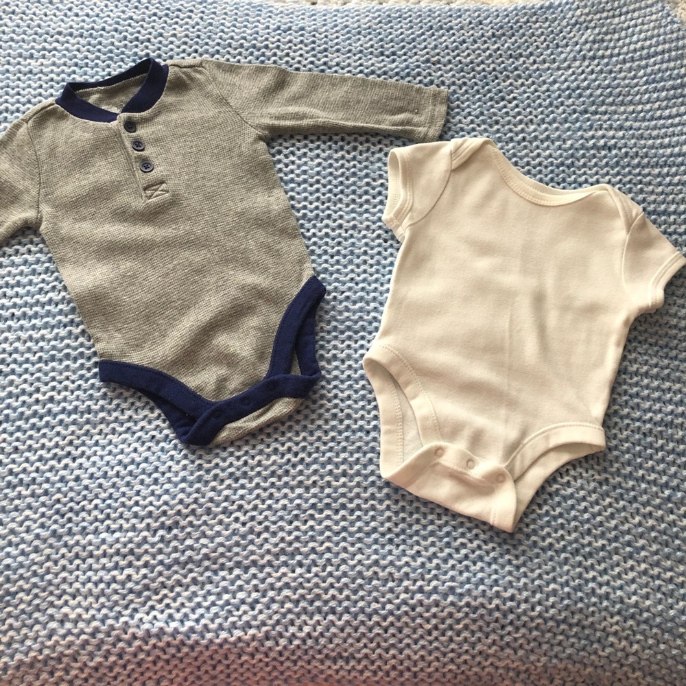 Old navy onesies size 0-3 months